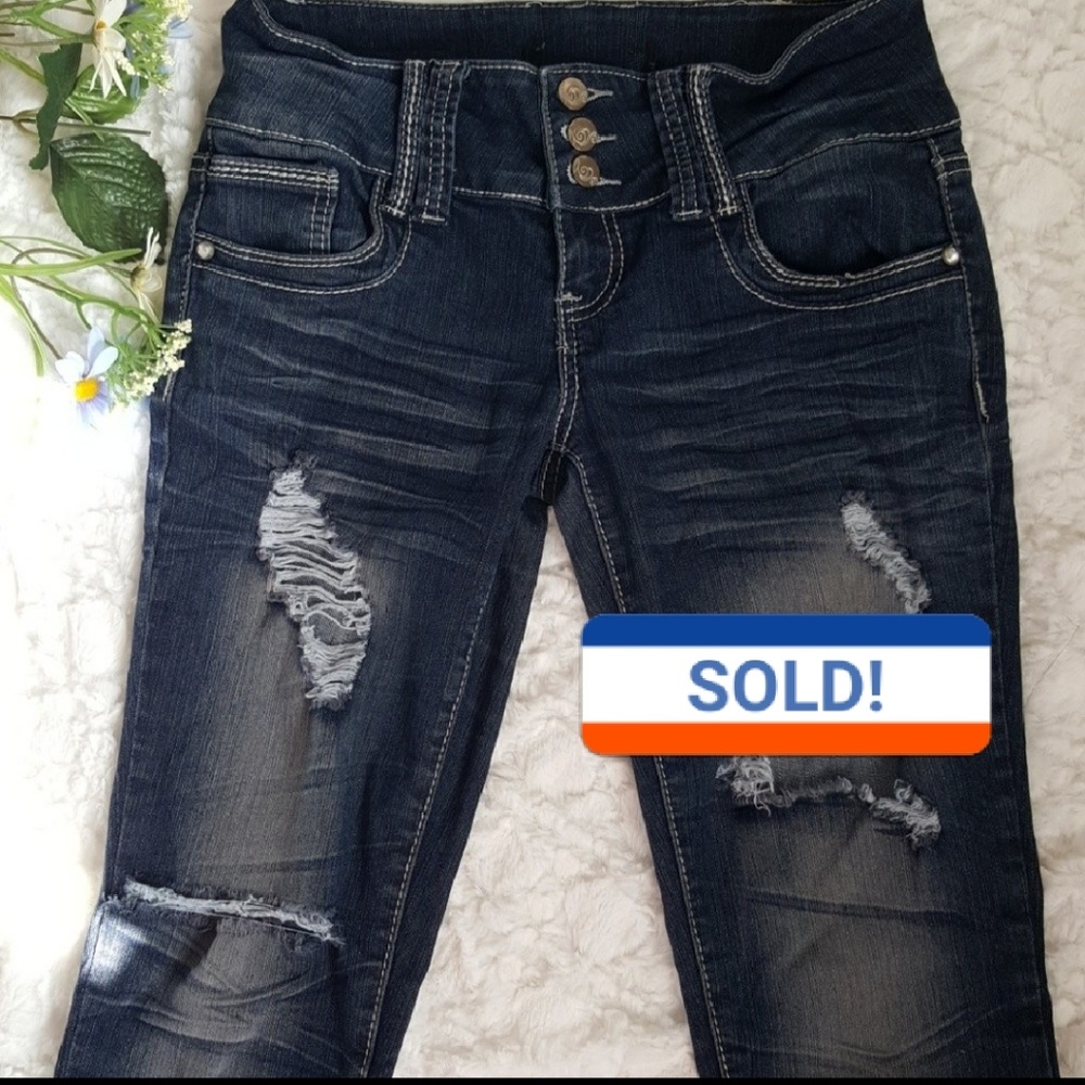 RUE 21 DISTRESSED SKINNY JEANS